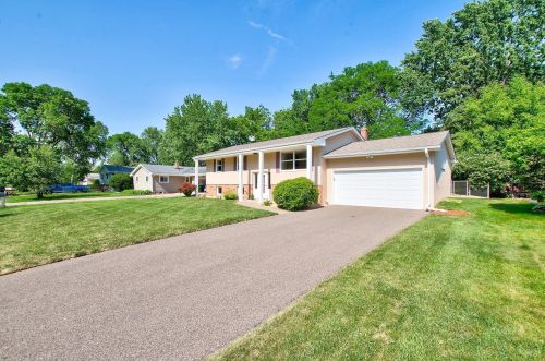 2844 Fernwood St, Saint Paul, MN 55113-1832