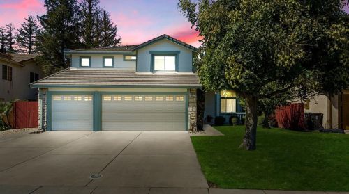 825 Sugar Pine Dr, Lathrop, CA 95330-9074