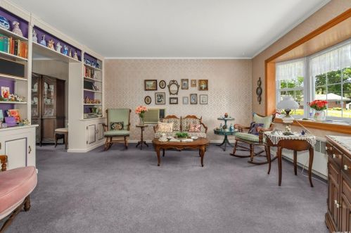 20 Clare Dr, Elwood NY  11731-1324 exterior