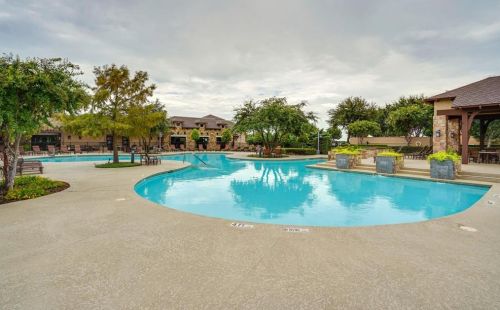 10825 Southerland Dr, Denton TX  76207-8683 exterior