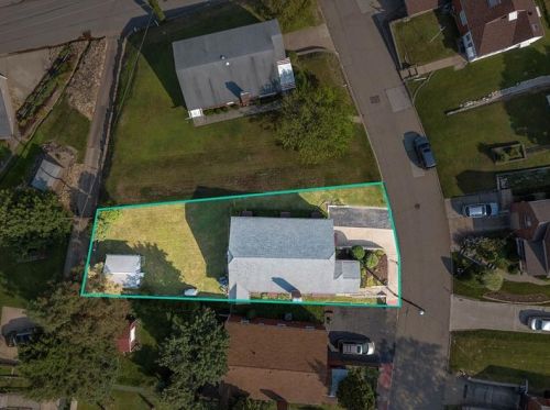 155 Warren Dr, New Kensington PA  15068-5240 exterior