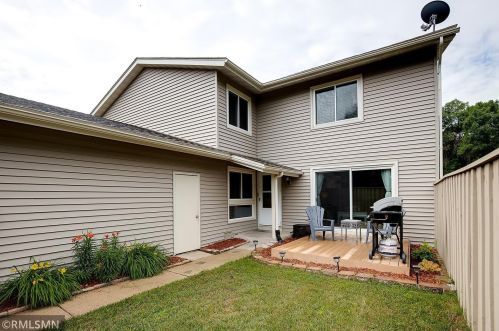 1070 Carmel Ct, Saint Paul, MN 55126-5877