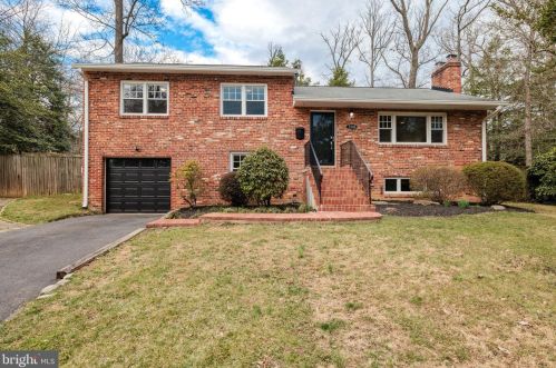 7340 Barbour Ct, Falls Church, VA 22043-3056