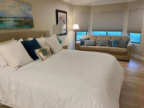 2043 Majorca Dr, Oxnard CA exterior