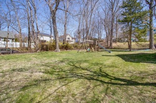 292 Abbott Ave, Elmsford, NY 10523-2107