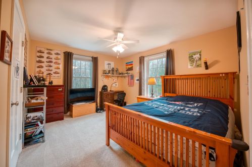 47 Floyd Rd, Derry NH  03038-4712 exterior