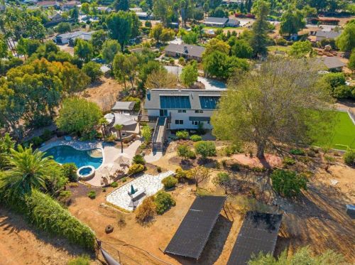 1322 Hamilton Ln, Escondido CA  92029-4316 exterior