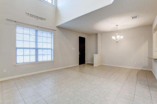 672 Greenville Ave, Richardson TX  75081-4111 exterior