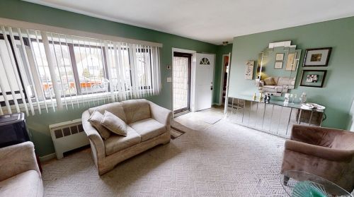 10 Leeds Ln, Babylon, NY 11703-2902