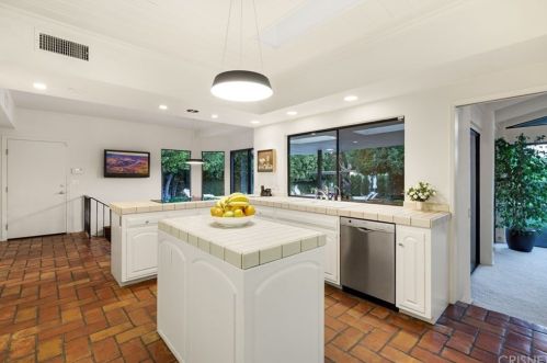 5242 Amestoy Ave, Van Nuys CA 91406-2112 exterior