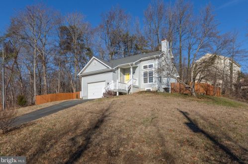 1 Amara Dr, Fredericksburg, VA 22405-1350