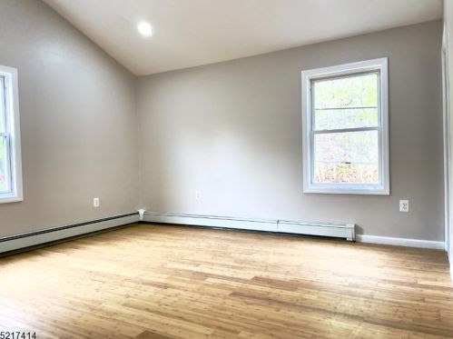 69 Layton Rd, Wantage NJ  07461-3311 exterior