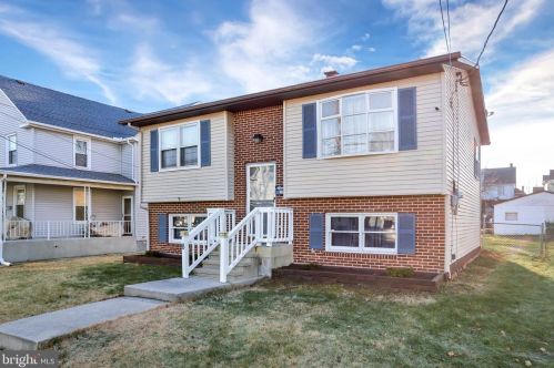 8 Manor Ave, West Enola, PA 17025-2821