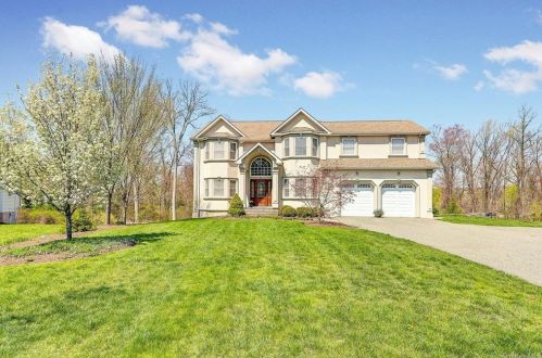 21 Fant Farm Ln, Airmont, NY 10901-3617