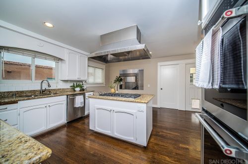 3017 Goldsmith St, San Diego CA  92106-1416 exterior