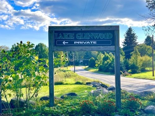 15 Glen Dr, Wantage NJ  07461-4801 exterior