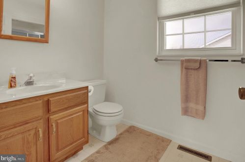 6550 Baywood Dr, Harrisburg PA 17111-6894 exterior