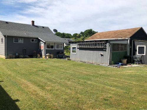 91 Pine St, Islip Manor NY  11751-2228 exterior