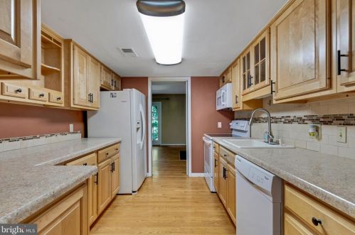 3102 Sapphire Ct, Wilmington DE  19810-2241 exterior