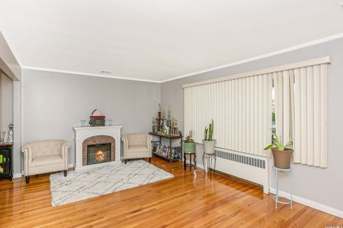 2237 Parkhurst Rd, Floral Park, NY 11003-2817