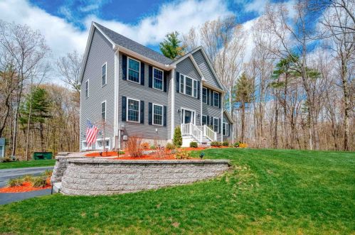 47 Floyd Rd, Derry NH  03038-4712 exterior