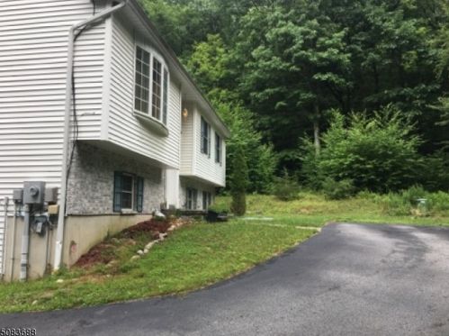 911 Upper Dr, Fredon, NJ 07860-4122
