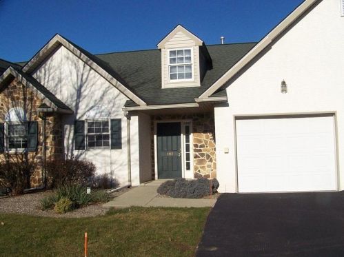 1347 Harvest Dr, Easton, PA 18040-7971