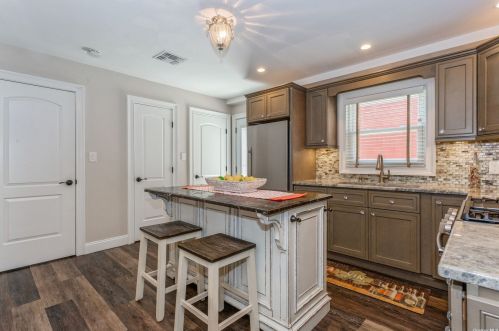 32 Adams St, Floral Park NY  11001-2810 exterior