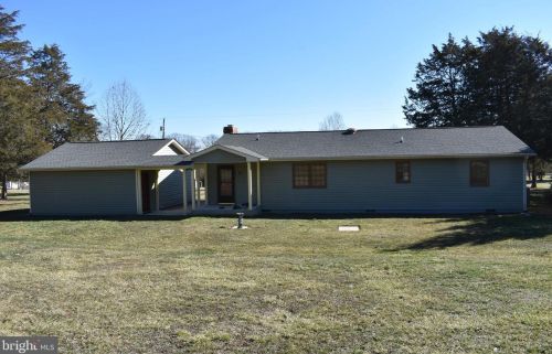 211 Lake Ridge Rd, Strasburg, VA 22657-5221