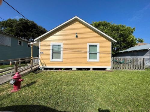 2214 55th St, Galveston, TX 77551-5131