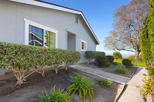 4320 Spoon Bill Way, Oceanside CA  92057-7508 exterior