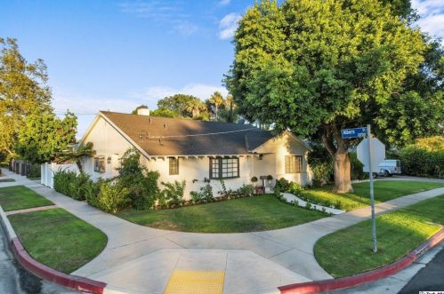 5452 Matilija Ave, Van Nuys, CA 91401-5833