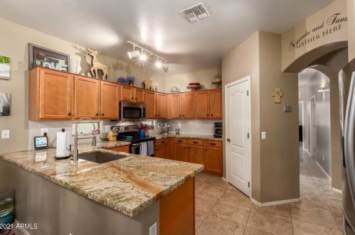 17919 Port Royale Ln, Sun City, AZ 85388-7589