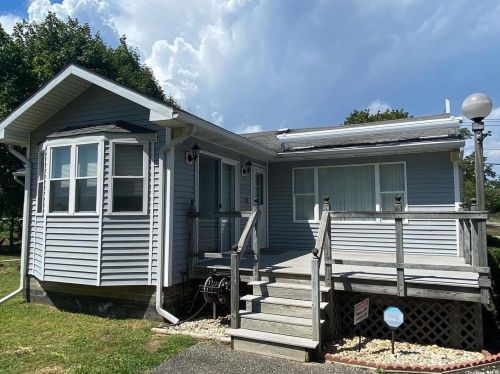 2575 Sound Ave, Baiting Hollow, NY 11933-2211
