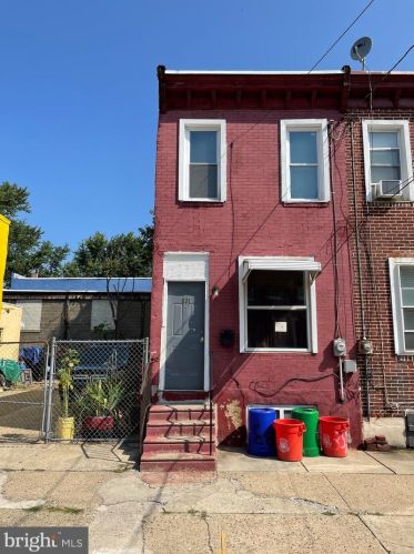 831 Spruce St, Camden, NJ 08103-2520