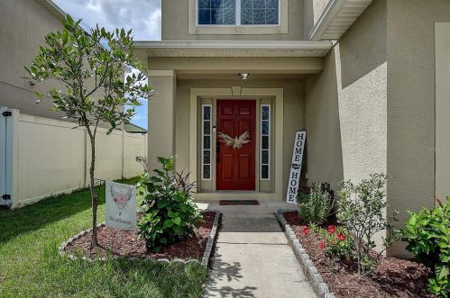 13215 Waterford Castle Dr, Dade City FL  33525-5213 exterior