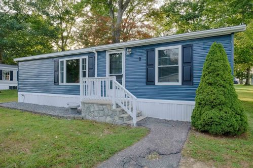 8 Holly Cir, North Hampton, NH 03862-8400