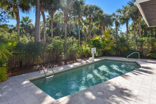 2052 Whelk Way, Saint George Island, FL 32328-2109