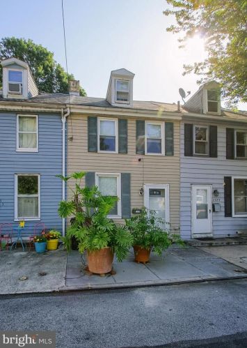 1331 Bartine St, Harrisburg, PA 17102-2617