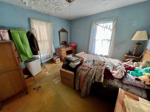 61 Maple St, Litchfield CT  06759-3101 exterior