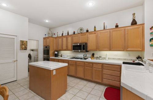 122 Kavenish Dr, Rancho Mirage CA  92270-3244 exterior