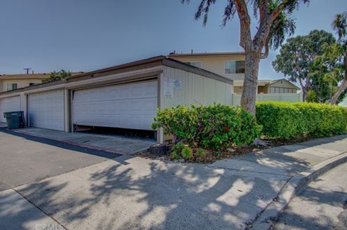 8221 Erskine Grn, Buena Park CA  90621-1139 exterior