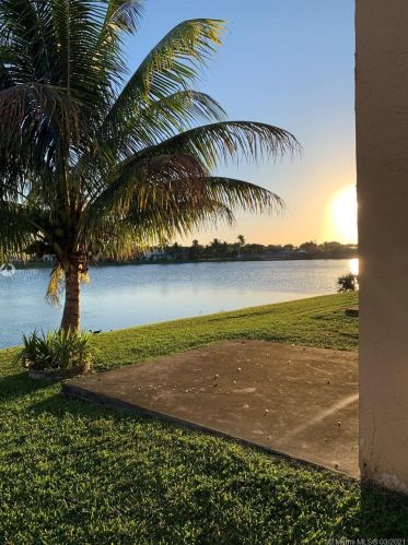 6894 173rd Dr, Hialeah, FL 33015-5510