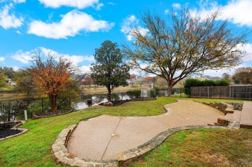 7505 Oak Park Dr, Fort Worth, TX 76182-7912