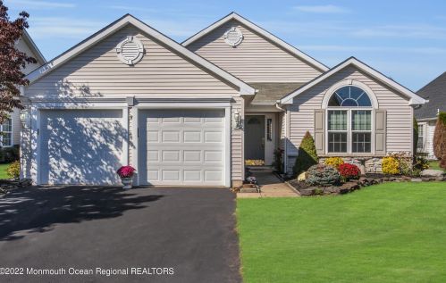 149 Skyline Dr, Lakewood NJ  08701-5739 exterior