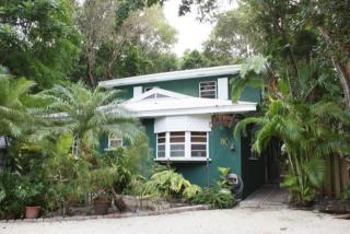144 Apache St, Plantation Key, FL 33070-2102