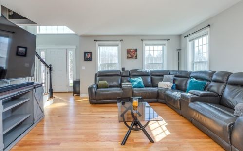19 Waterford Dr, Sandown NH  03873-2078 exterior