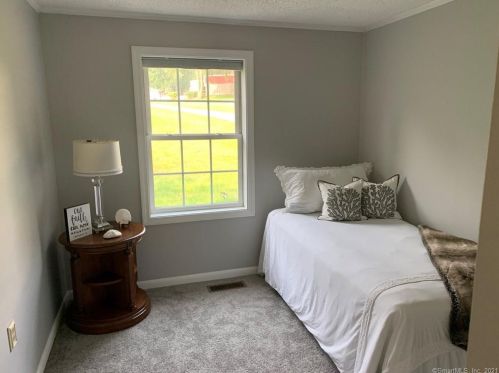 8 Cypress Rd, Uncasville CT  06382-1420 exterior