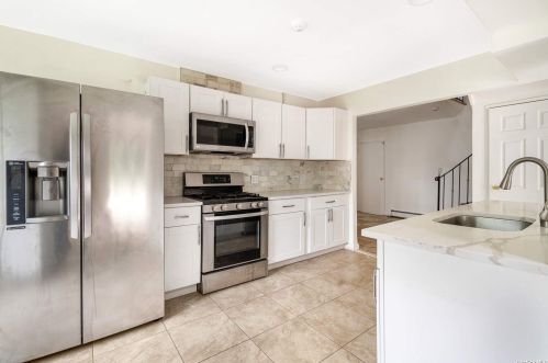54 Burrs Ln, Huntington Station, NY 11746-6050