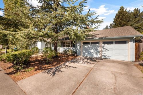 3863 Shadowhill Dr, Santa Rosa, CA 95404-2726